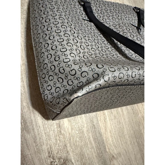 Guess Tote Bag Purse Handbag, Gray Logo Print, Heart Charm Cute - Picture 9 of 11